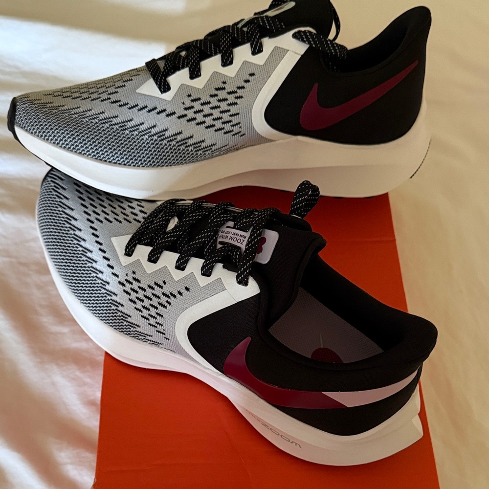 Nike Women’s Zoom Winflo 6 Black and White Athletic Shoes